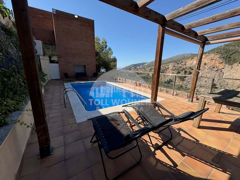 Foto d5a0edb4-425a-4eb2-95a6-fa798f19e9a2. Casa adosada en les botigues de Sitges Sitges