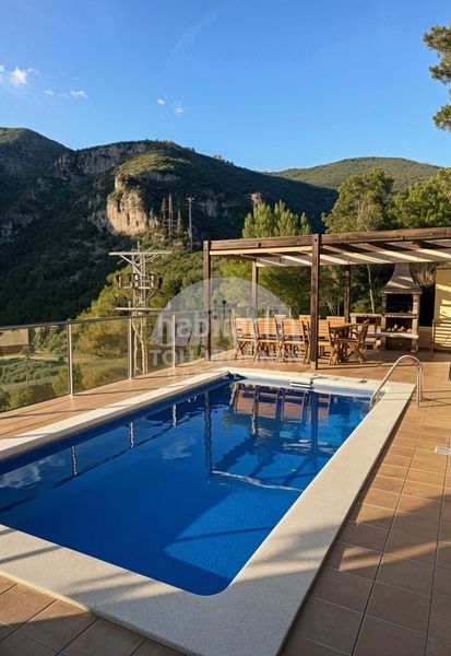 Foto 58914802-4f01-4d9e-9698-539a1742a4f5. Casa adossada amb calefacció aparcament piscina a Sitges