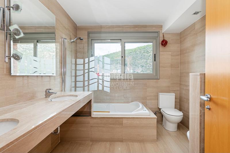 Foto 7ac9a5ae-ddb2-4ed3-bcb8-6d97f4b9c484. Casa amb calefacció aparcament piscina a les botigues de Sitges Sitges