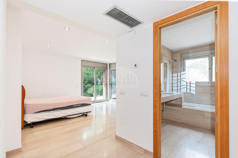 Foto 8a02df0e-c05d-4da9-80b4-bd21b6aa8bde. Casa amb calefacció aparcament piscina a les botigues de Sitges Sitges