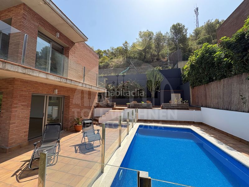 Foto 1c759163-d853-42c1-b562-23b58eddbc09. Casa amb calefacció aparcament piscina a les botigues de Sitges Sitges