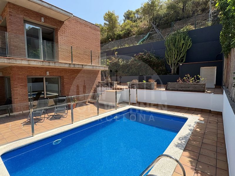 Foto 31de0af8-1641-498d-b726-04ed84ee71d2. Casa amb calefacció aparcament piscina a les botigues de Sitges Sitges