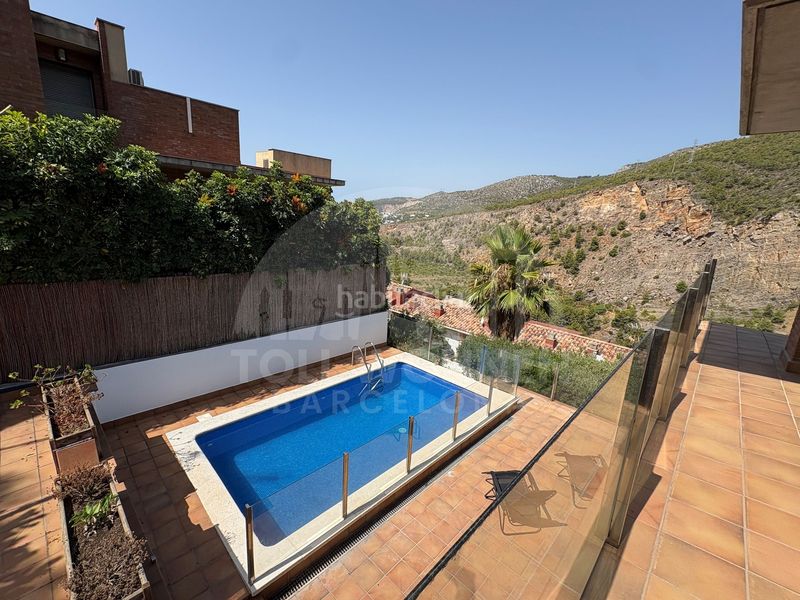 Foto 3ad653b2-8ba7-4fb5-94c9-0c6637176c80. Casa amb calefacció aparcament piscina a les botigues de Sitges Sitges