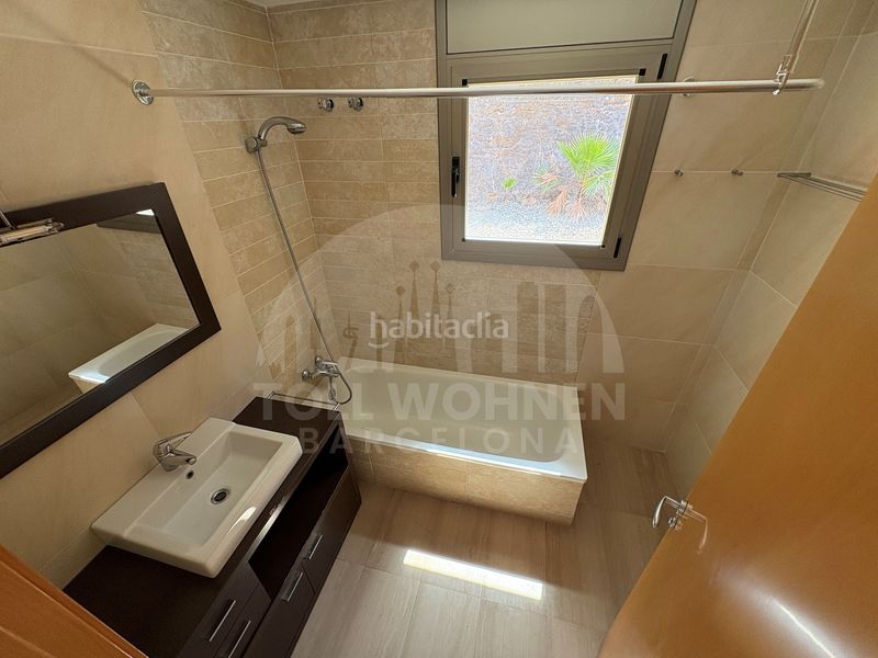 Foto 502e4e96-0860-4366-8917-e2e7d0be6f12. Casa amb calefacció aparcament piscina a les botigues de Sitges Sitges