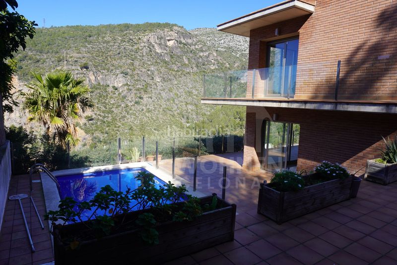 Foto 6b2dda27-dfe1-4718-b10a-7b5383684f35. Casa con riscaldamento parcheggio piscina in les botigues de Sitges Sitges