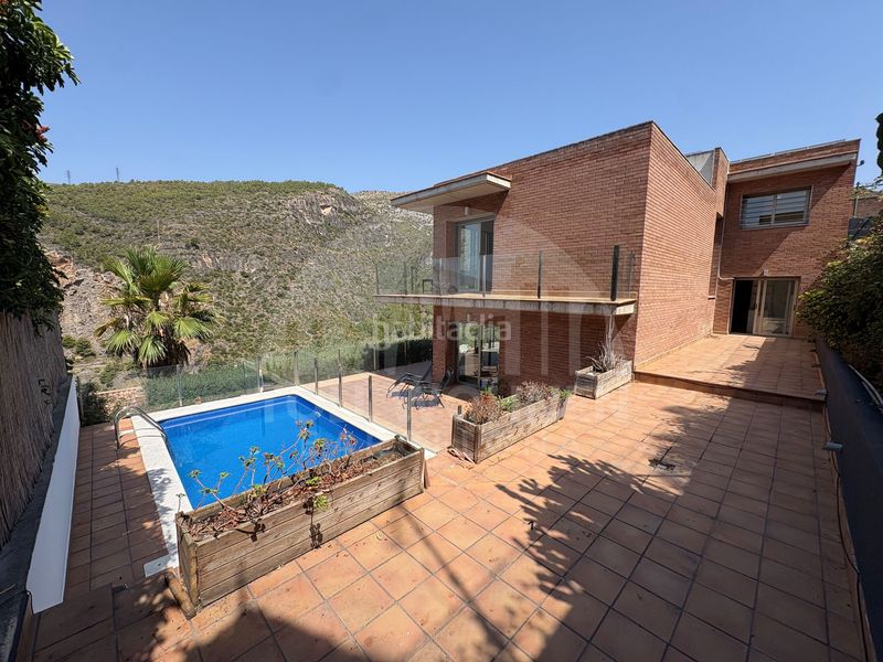 Foto 72cf30ff-1c8b-4fcd-9a7f-faca1ad454bc. Casa amb calefacció aparcament piscina a les botigues de Sitges Sitges