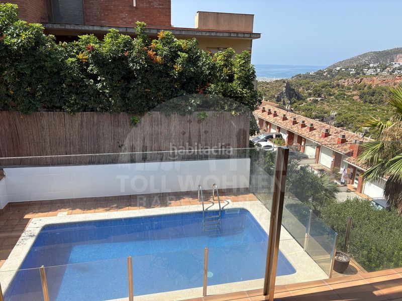 Foto 784f1943-b3be-4f5c-8eeb-5adaef56a594. Casa amb calefacció aparcament piscina a les botigues de Sitges Sitges