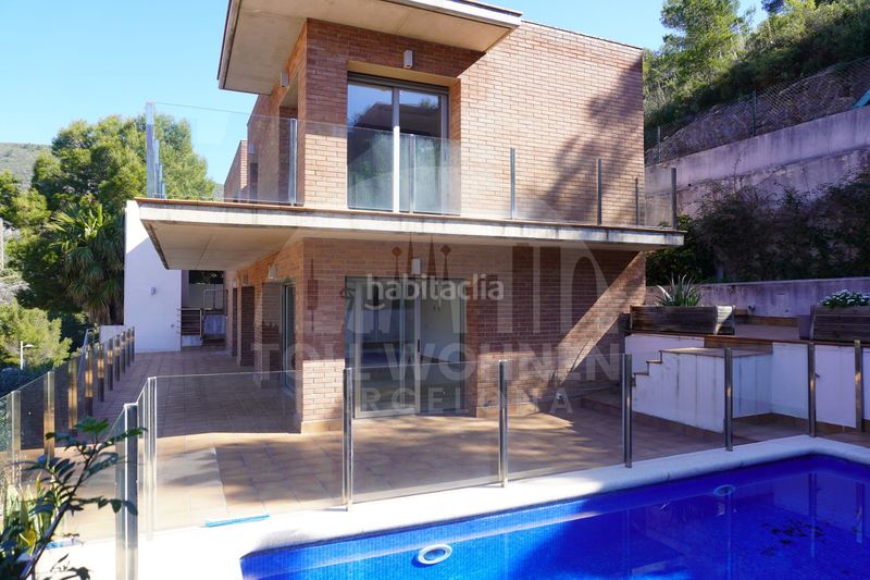 Foto 96793491-5907-438e-98c3-ecacad1b28d0. Casa con riscaldamento parcheggio piscina in les botigues de Sitges Sitges