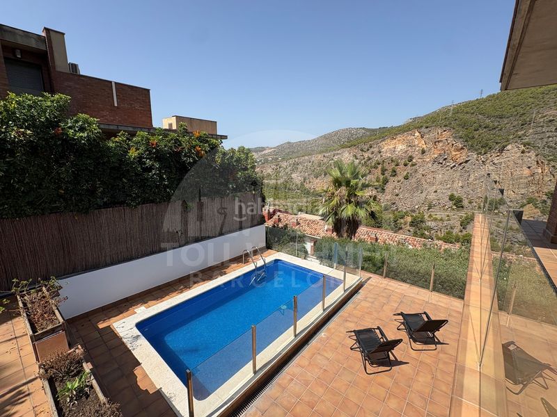 Foto f79b3718-3aa5-4881-b2c5-355a58eec4d2. Casa amb calefacció aparcament piscina a les botigues de Sitges Sitges