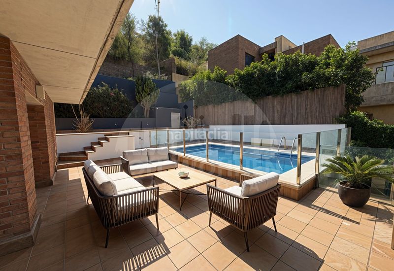 Foto f7efe372-83b8-457c-a738-a3881935e5a1. Casa amb calefacció aparcament piscina a les botigues de Sitges Sitges