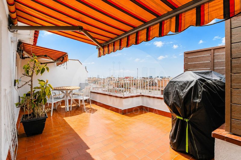 Foto 0fe00d99-155a-425b-991b-f81dce5fa26f. Penthouse in El Camp de l´Arpa del Clot Barcelona