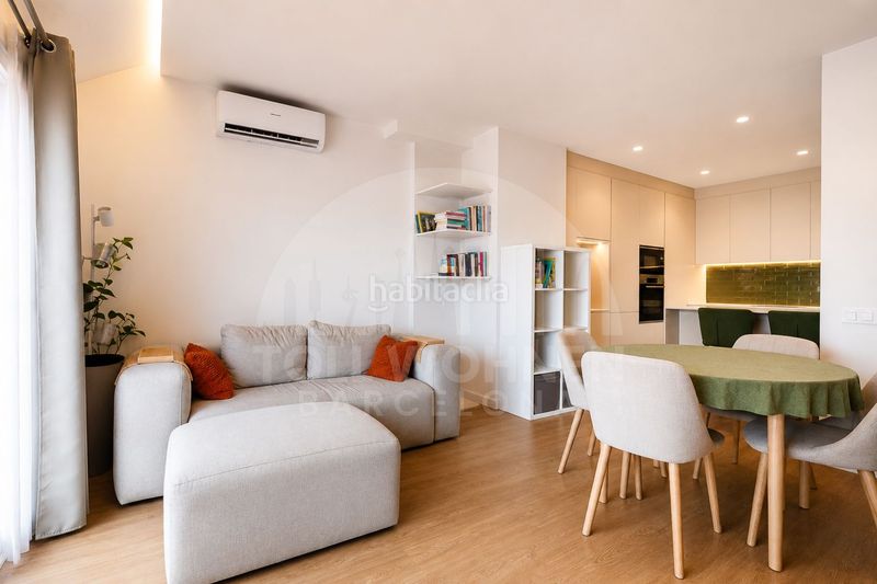 Foto 13bb7598-dc96-47f3-b022-e013d4a72a9f. Penthouse in El Camp de l´Arpa del Clot Barcelona