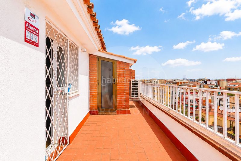 Foto 8c0beb47-6fac-47f1-ae12-85ad7b17cbdb. Penthouse in El Camp de l´Arpa del Clot Barcelona