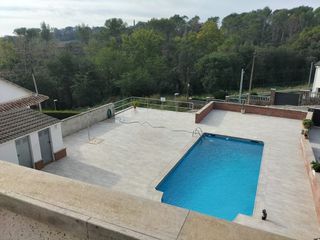 Casa en Lli�� d�Amunt. Casa con 2 salones comedores y salida directa a piscina