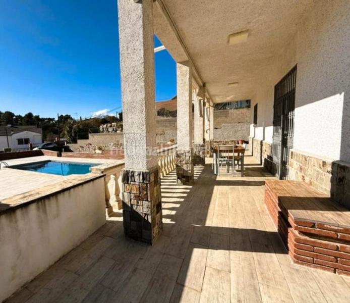 Foto d1d63f28-34a1-4494-b42f-8ad3f331423a. Casa amb xemeneia calefacció aparcament piscina a Lliçà d´Amunt