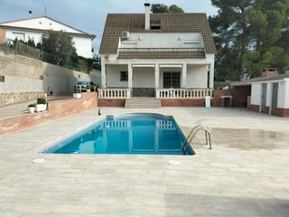 Maison à Lliçà d´Amunt. Casa con comedor salida directa a piscina