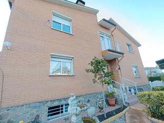 House in Lliçà d´Amunt. Casa de obra vista con garaje muy grande cerca de colegio y serv