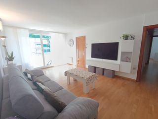 Etagenwohnung in Centre-Cordelles. Piso impecable con habitaciones exteriores