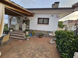 Haus in Lliçà d´Amunt. Casa cómoda con 3 habitaciones en planta