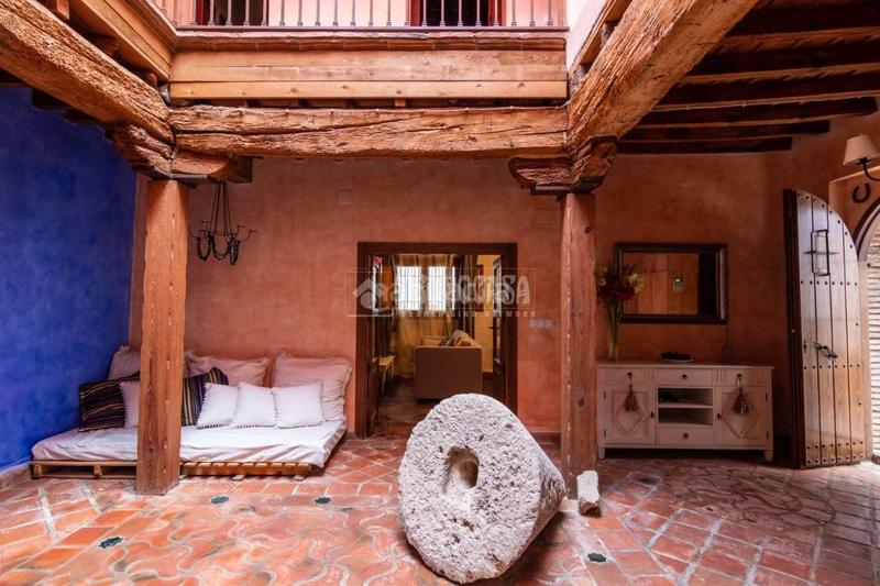 Foto 273f855b-def0-43c2-836d-8fcf3a693373. Casa aparellada a Guadix