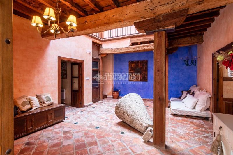 Foto 8780801c-ac67-45c1-a2b0-55145c841a44. Casa aparellada a Guadix