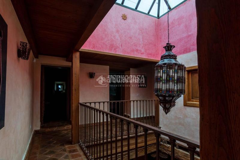 Foto 9df01cf2-4611-4a7c-84eb-4e0a49025754. Casa aparellada a Guadix