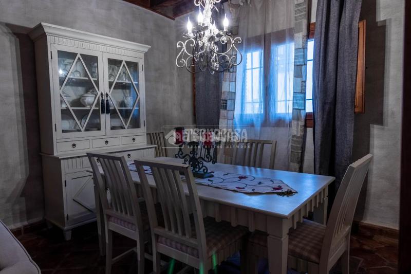 Foto fb9e30c6-194f-4eec-a3f6-bed17ab328e4. Casa aparellada a Guadix