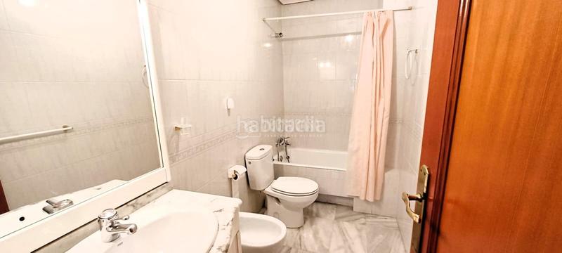 Foto 2450cebc-9471-4093-afbd-9da27b8c51f2. Casa pareada casa en venta en Baza