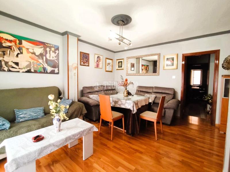 Foto ca612558-a1d3-47b3-af81-377d875503c5. Piso  en venta en Guadix