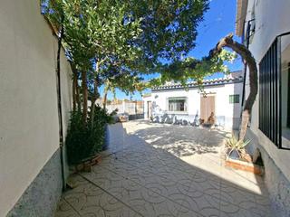 Casa aparellada a Guadix. Casa en venta en guadix