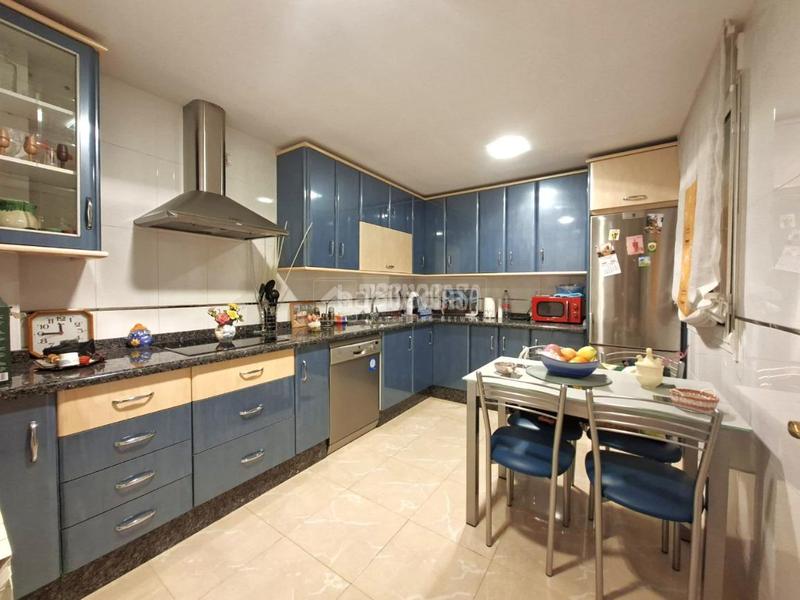 Foto 09f5d439-c450-4078-b48e-f10e16b92323. Casa aparellada amb calefacció aparcament a Guadix