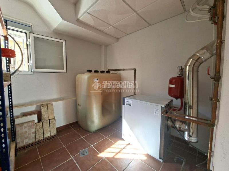 Foto 2325aedd-8665-4ec4-b639-bc6da581bb04. Casa aparellada amb calefacció aparcament a Guadix