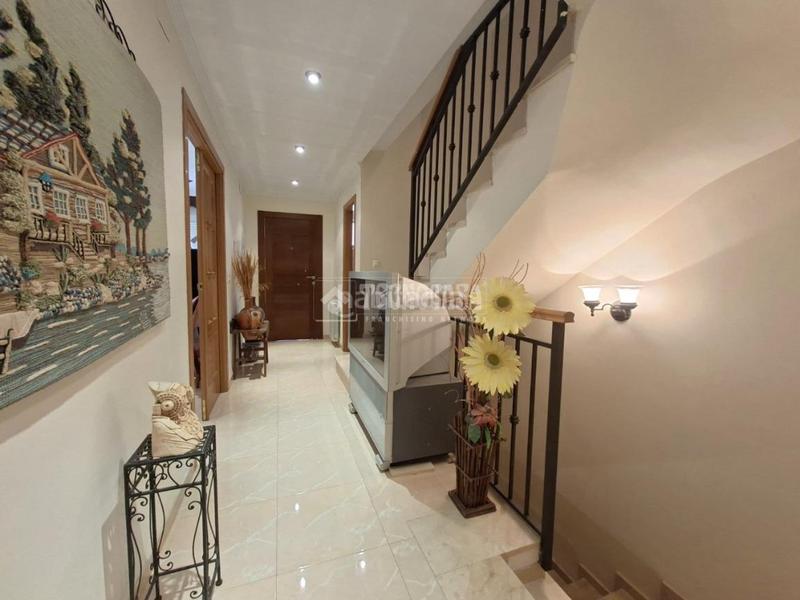 Foto 3ae3b11e-f6b5-4047-b920-ede3cf62b93d. Casa aparellada amb calefacció aparcament a Guadix