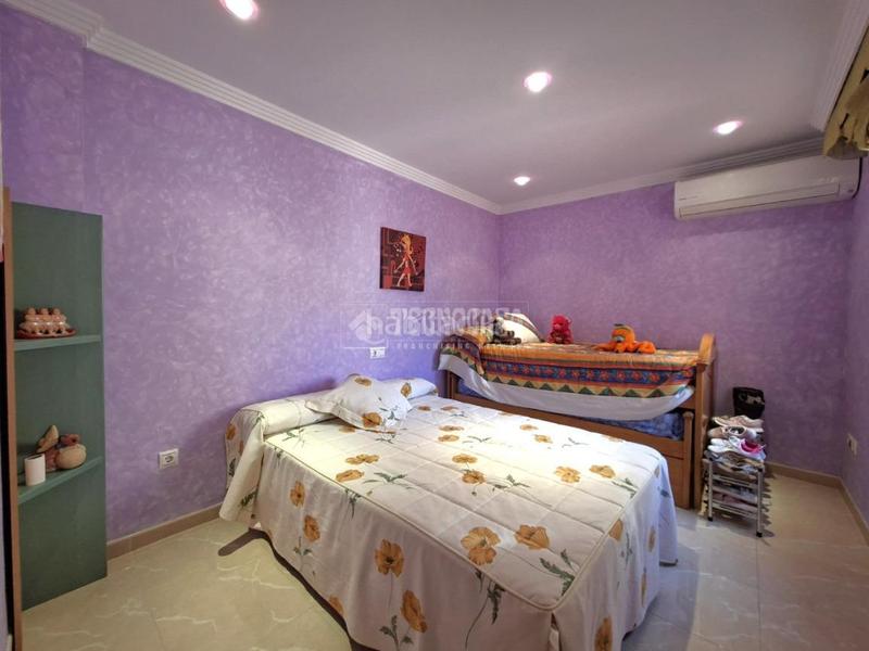 Foto afcff7fb-14a8-48f4-b86d-c1aa14a3ea37. Casa aparellada amb calefacció aparcament a Guadix