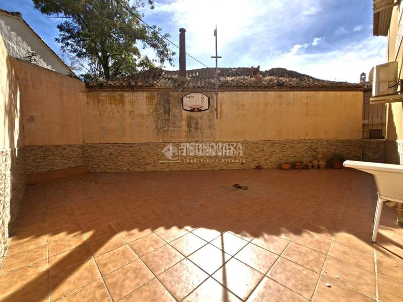 Foto d7ff84e3-f0a9-48cd-99ec-f35995a91e70. Casa aparellada amb calefacció aparcament a Guadix