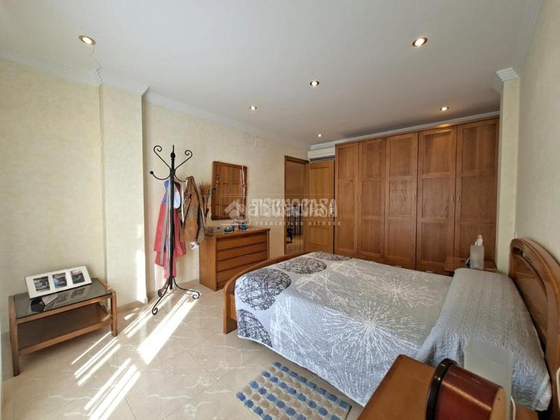 Foto f47a4f40-c036-432a-accd-40065bd1f342. Casa aparellada amb calefacció aparcament a Guadix