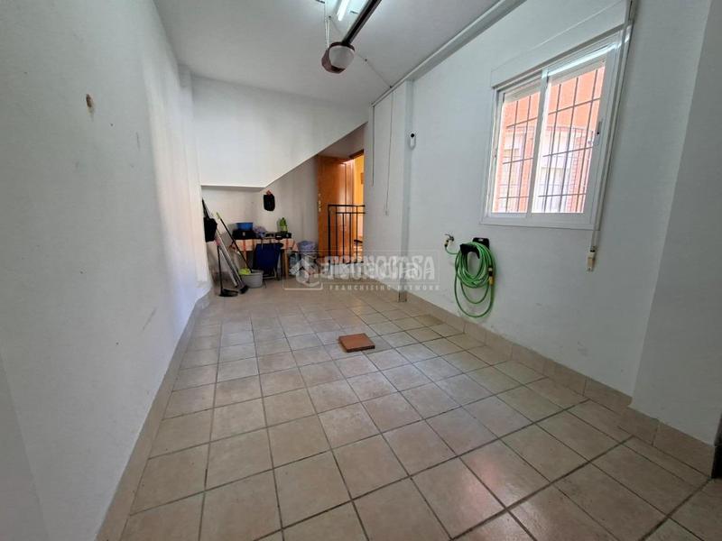 Foto 11c82388-1131-4a9c-9dd5-e77c5cce7501. Casa aparellada amb calefacció aparcament a Benalúa