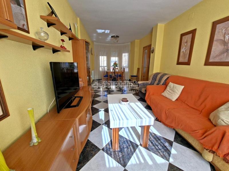 Foto 4aa40039-c530-4884-88a7-e4bbea6525d5. Casa aparellada amb calefacció aparcament a Benalúa