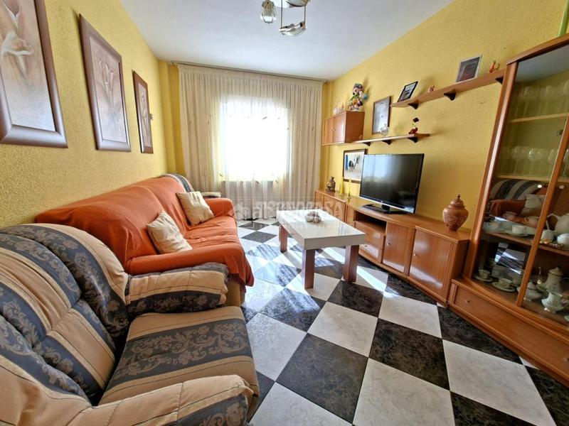 Foto 5793aef0-9b7b-4f34-ba01-dbe6056d3c12. Casa aparellada amb calefacció aparcament a Benalúa