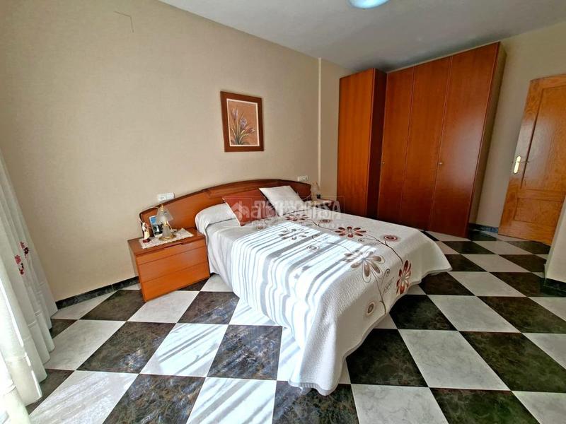 Foto 68905951-ec47-4375-92b6-7c76503b577e. Casa aparellada amb calefacció aparcament a Benalúa