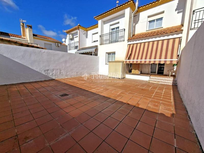 Foto 8433d2e4-cb3e-4d8e-9808-889e0ec830b1. Casa aparellada amb calefacció aparcament a Benalúa