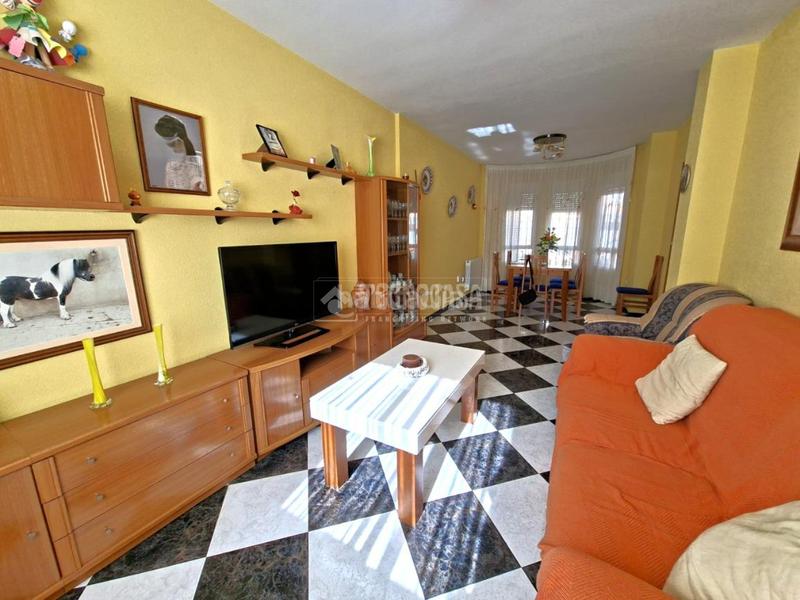 Foto a8384d6b-9685-4fb0-952f-bb80b2df3ae5. Casa aparellada amb calefacció aparcament a Benalúa