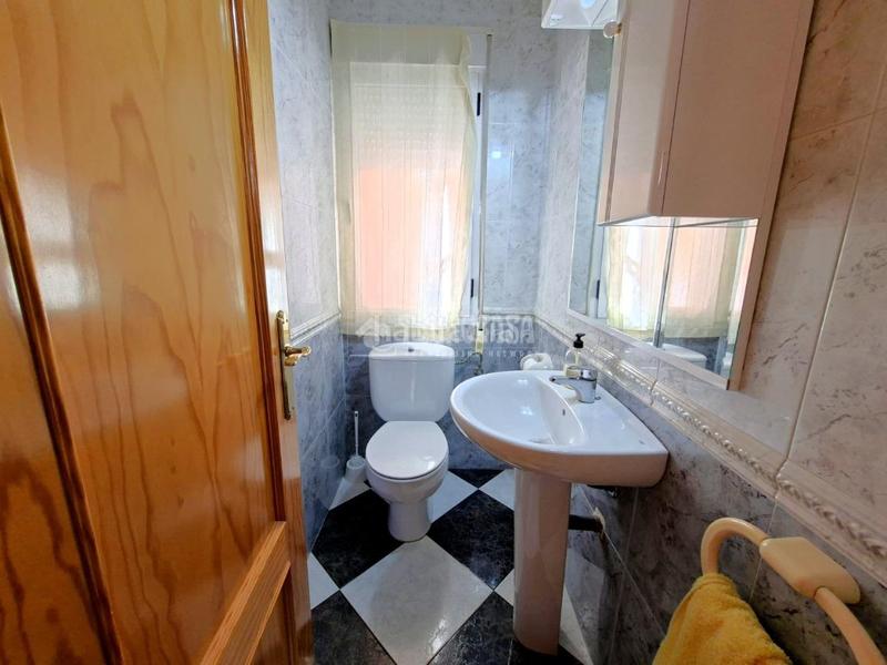 Foto b797390a-46ed-4e7e-b90a-b34ff2f13cbf. Casa aparellada amb calefacció aparcament a Benalúa