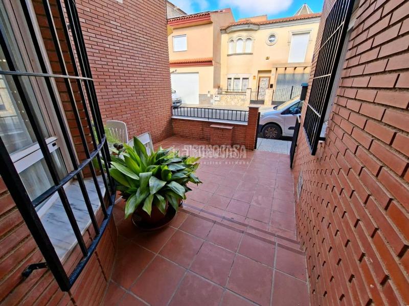 Foto dba2de51-4db2-49fd-b546-6dbfa0009205. Casa aparellada amb calefacció aparcament a Benalúa