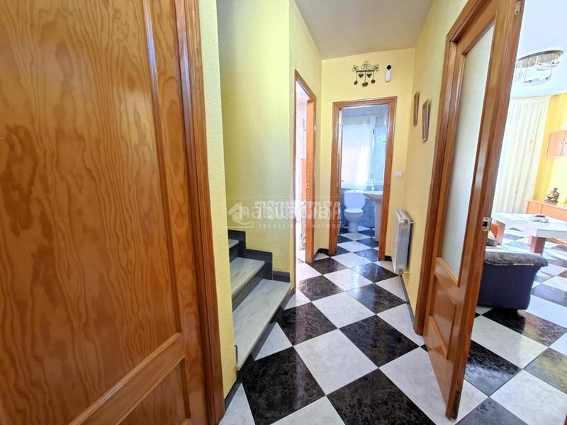 Foto e4660290-e0fb-4b9f-ae6e-7a29883d22ab. Casa aparellada amb calefacció aparcament a Benalúa