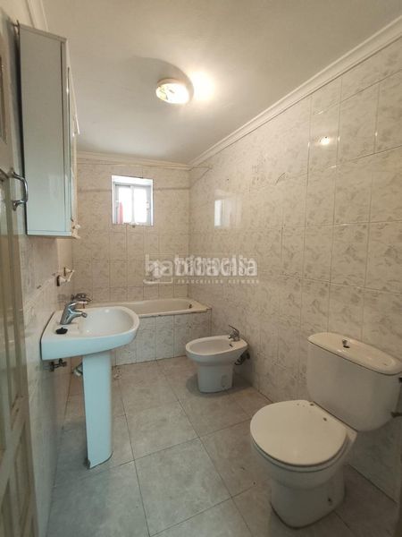 Foto 6f5d9abf-31f9-4d97-8b3b-71c9382815d9. Casa aparellada a Darro