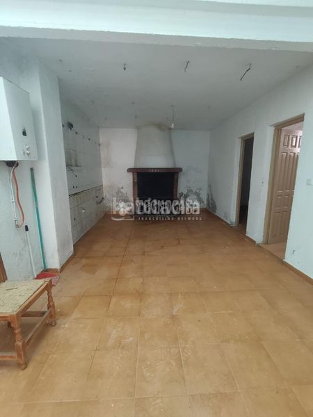 Foto 79aa976b-b389-4bd6-ae96-6ba3013dec56. Casa aparellada a Darro