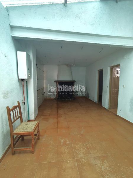 Foto 8c997fcc-c205-4314-9515-e0160aa7d1b4. Casa aparellada a Darro