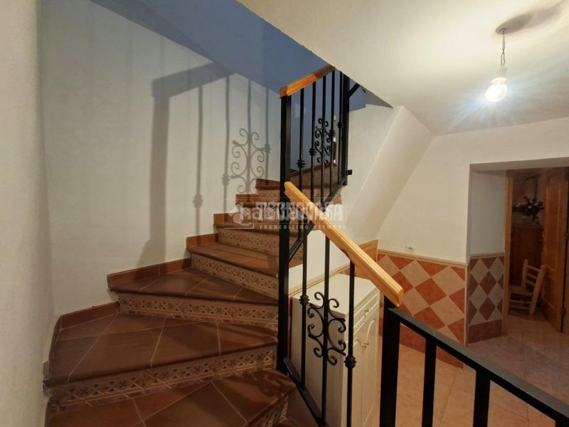 Foto 19cdd825-b669-4f10-806d-10f27fe6b83d. Casa aparellada amb calefacció a Lanteira
