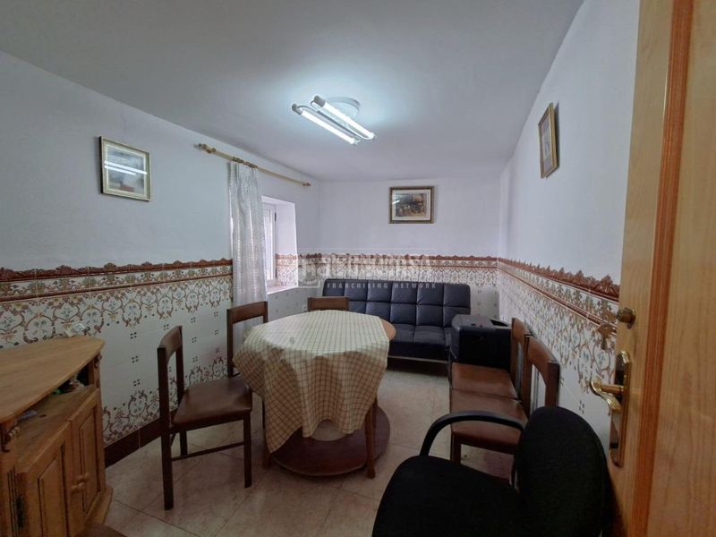 Foto 2d1ba2e1-5e7b-4286-a2b0-f500f680975a. Casa aparellada amb calefacció a Lanteira